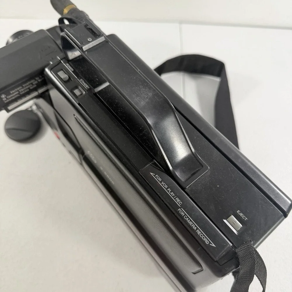 Vintage GE 9-9806 VHS‎ Movie Video System Camcorder POWERS ON AS IS READ DESC.